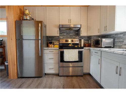 146 Simcoe Street, Exeter, ON - Indoor Photo Showing Kitchen