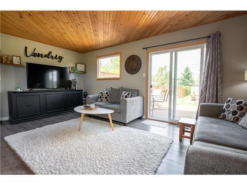 146 Simcoe Street, Exeter, ON - Indoor Photo Showing Living Room