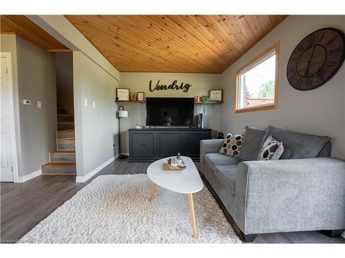 146 Simcoe Street, Exeter, ON - Indoor Photo Showing Living Room