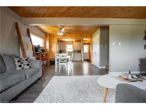 146 Simcoe Street, Exeter, ON - Indoor Photo Showing Living Room