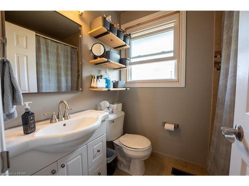 146 Simcoe Street, Exeter, ON - Indoor Photo Showing Bathroom