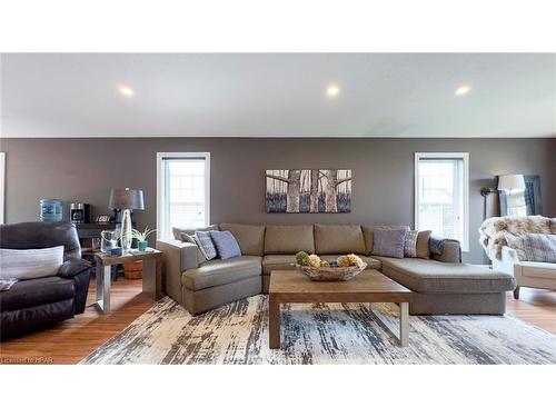 83 Sylvia Street, Mitchell, ON - Indoor Photo Showing Living Room