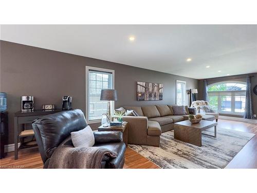 83 Sylvia Street, Mitchell, ON - Indoor Photo Showing Living Room