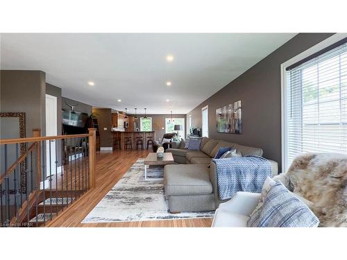 83 Sylvia Street, Mitchell, ON - Indoor Photo Showing Living Room