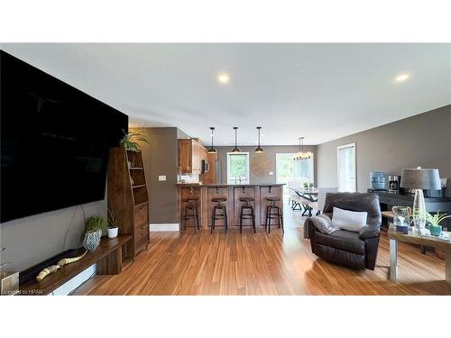 83 Sylvia Street, Mitchell, ON - Indoor Photo Showing Living Room