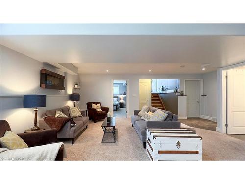 83 Sylvia Street, Mitchell, ON - Indoor Photo Showing Living Room