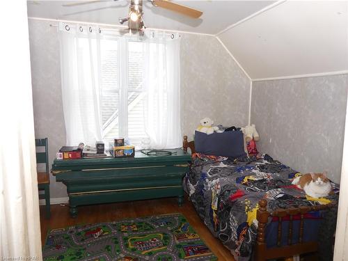 225 Mary Street, Clinton, ON - Indoor Photo Showing Bedroom