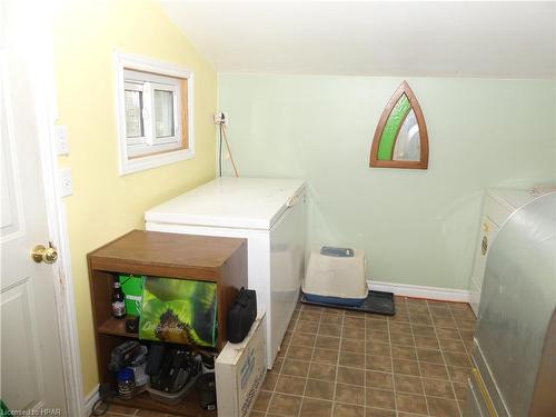 225 Mary Street, Clinton, ON - Indoor Photo Showing Laundry Room