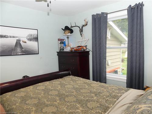 225 Mary Street, Clinton, ON - Indoor Photo Showing Bedroom