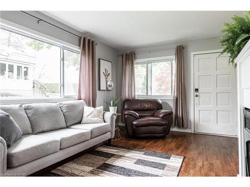 130 James Street N, St. Marys, ON - Indoor Photo Showing Living Room