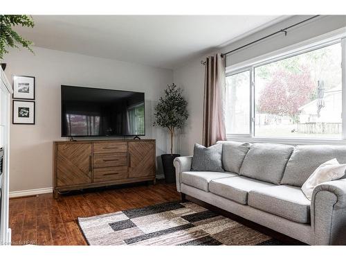 130 James Street N, St. Marys, ON - Indoor Photo Showing Living Room