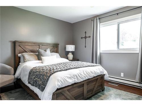 130 James Street N, St. Marys, ON - Indoor Photo Showing Bedroom