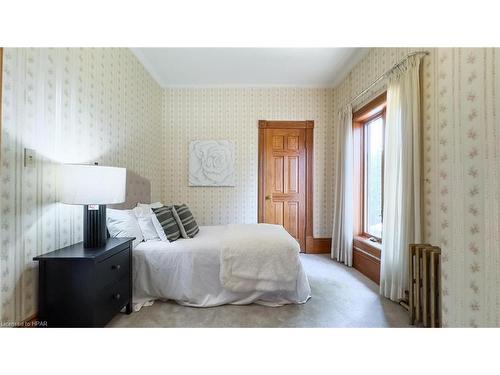 123 Elgin Avenue W, Goderich, ON - Indoor Photo Showing Bedroom