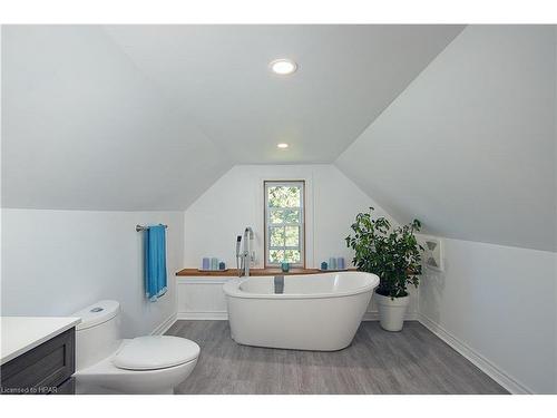 211 Jones Street W, St. Marys, ON - Indoor Photo Showing Bathroom