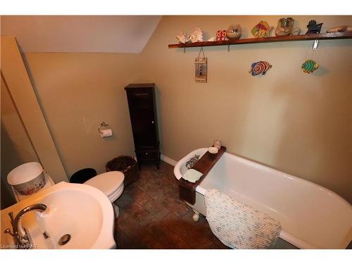 85042 Bluewater Highway, Ashfield-Colborne-Wawanosh, ON - Indoor Photo Showing Bathroom