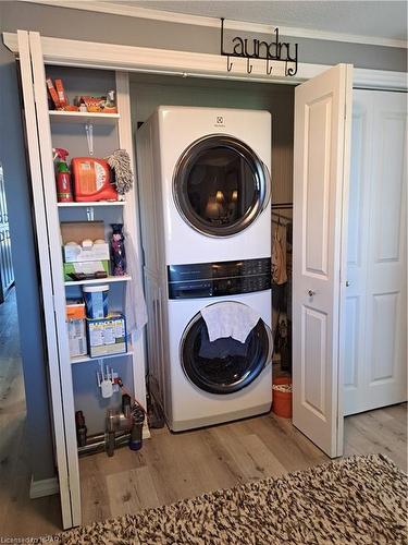 15 Velma Street, Strathroy, ON - Indoor Photo Showing Laundry Room