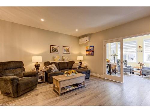 58-375 Mitchell Road South, Listowel, ON - Indoor Photo Showing Living Room