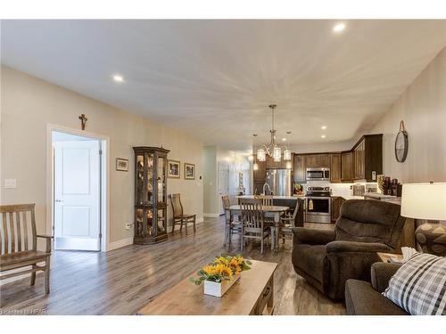 58-375 Mitchell Road South, Listowel, ON - Indoor Photo Showing Living Room