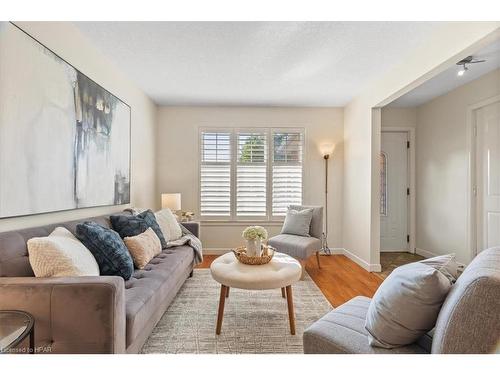 30 Biehn Drive, Kitchener, ON - Indoor Photo Showing Living Room