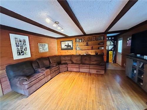 92 Victoria Street W, Wingham, ON - Indoor Photo Showing Living Room