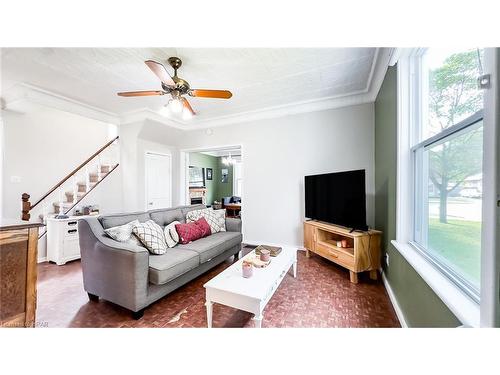 179 Bayfield Road, Goderich, ON - Indoor Photo Showing Living Room