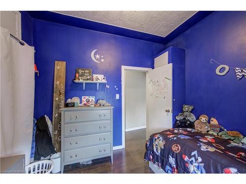 58 Broadway Street, Woodstock, ON - Indoor Photo Showing Bedroom