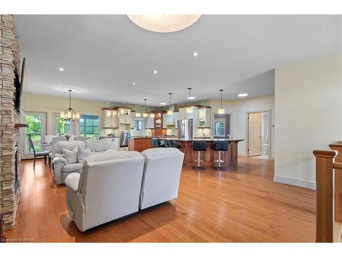 221 John Street, Harriston, ON - Indoor Photo Showing Living Room