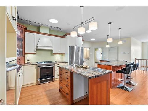 221 John Street, Harriston, ON - Indoor Photo Showing Kitchen With Upgraded Kitchen