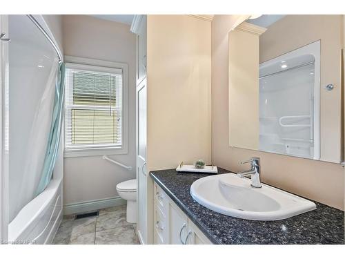 221 John Street, Harriston, ON - Indoor Photo Showing Bathroom