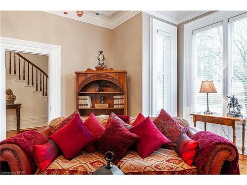 92 Wellington Street N, St. Marys, ON - Indoor Photo Showing Living Room