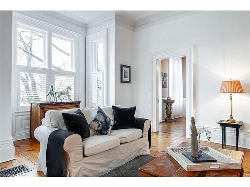 92 Wellington Street N, St. Marys, ON - Indoor Photo Showing Living Room