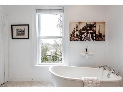 92 Wellington Street N, St. Marys, ON - Indoor Photo Showing Bathroom