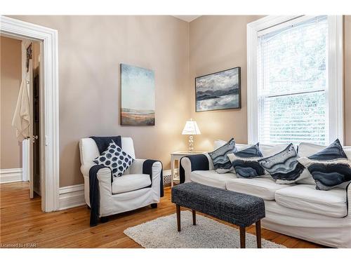 92 Wellington Street N, St. Marys, ON - Indoor Photo Showing Living Room