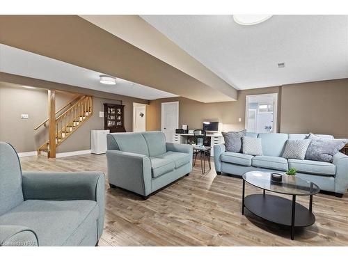 130 Mcgregor Street, Stratford, ON - Indoor Photo Showing Living Room