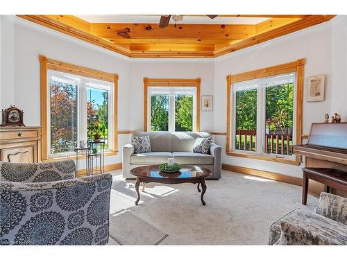 81196 Pfrimmer Road, Benmiller, ON - Indoor Photo Showing Living Room