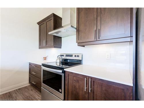 110-3025 Singleton Avenue, London, ON - Indoor Photo Showing Kitchen