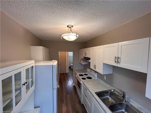 5-256 Huron Road Street, Sebringville, ON - Indoor Photo Showing Kitchen With Double Sink