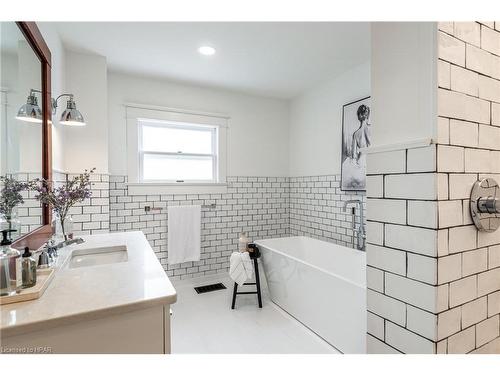 138 Nile Street, Stratford, ON - Indoor Photo Showing Kitchen