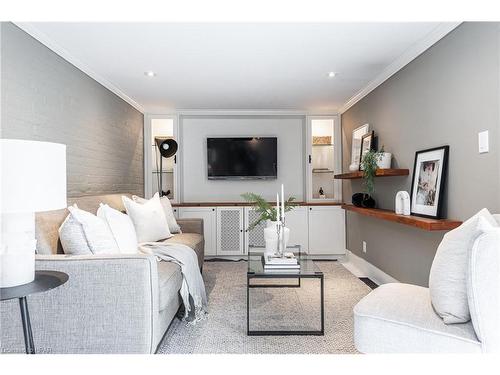 138 Nile Street, Stratford, ON - Indoor Photo Showing Living Room