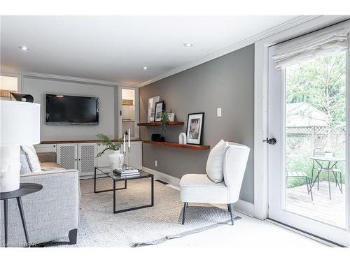 138 Nile Street, Stratford, ON - Indoor Photo Showing Living Room