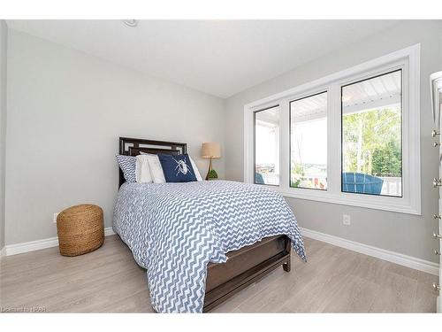 22 Blfs Vw Boulevard, Huron Haven, ON - Indoor Photo Showing Bedroom