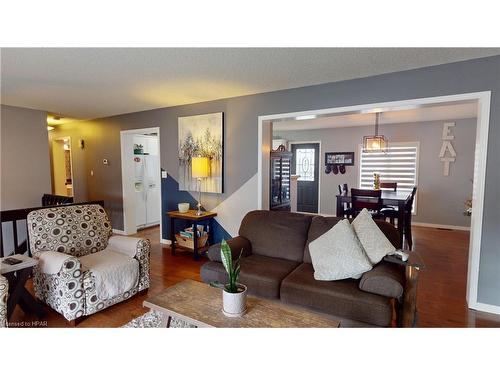 174 Charles Street, Wingham, ON - Indoor Photo Showing Living Room