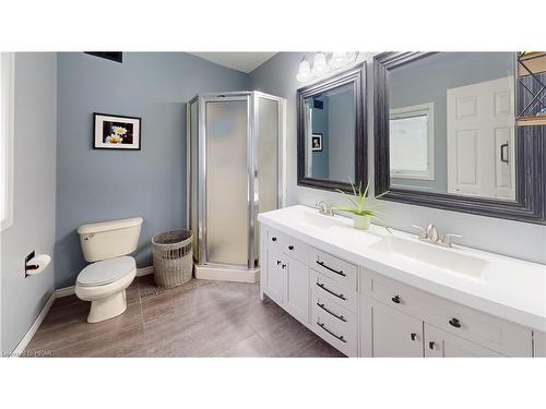 174 Charles Street, Wingham, ON - Indoor Photo Showing Bathroom