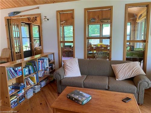 Lt25 Sandy Island, Sturgeon Falls, ON - Indoor Photo Showing Living Room