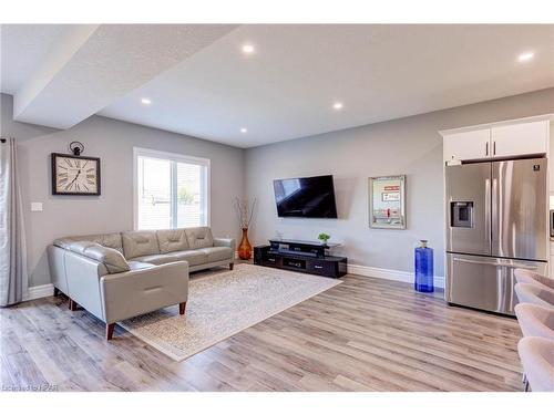 741 Hollinger Avenue, Listowel, ON - Indoor Photo Showing Living Room