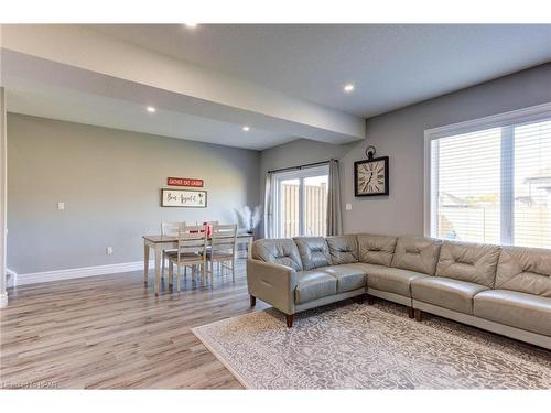 741 Hollinger Avenue, Listowel, ON - Indoor Photo Showing Living Room