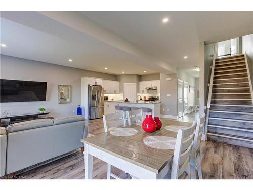 741 Hollinger Avenue, Listowel, ON - Indoor Photo Showing Living Room