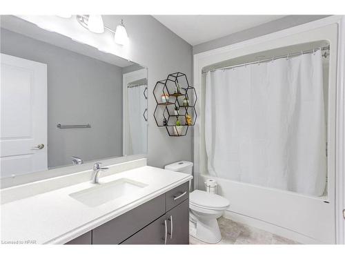 741 Hollinger Avenue, Listowel, ON - Indoor Photo Showing Bathroom