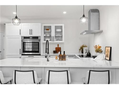 559 Chester Street, London, ON - Indoor Photo Showing Kitchen With Upgraded Kitchen