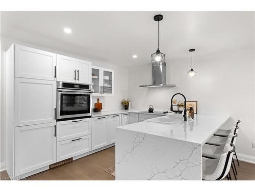 559 Chester Street, London, ON - Indoor Photo Showing Kitchen With Upgraded Kitchen